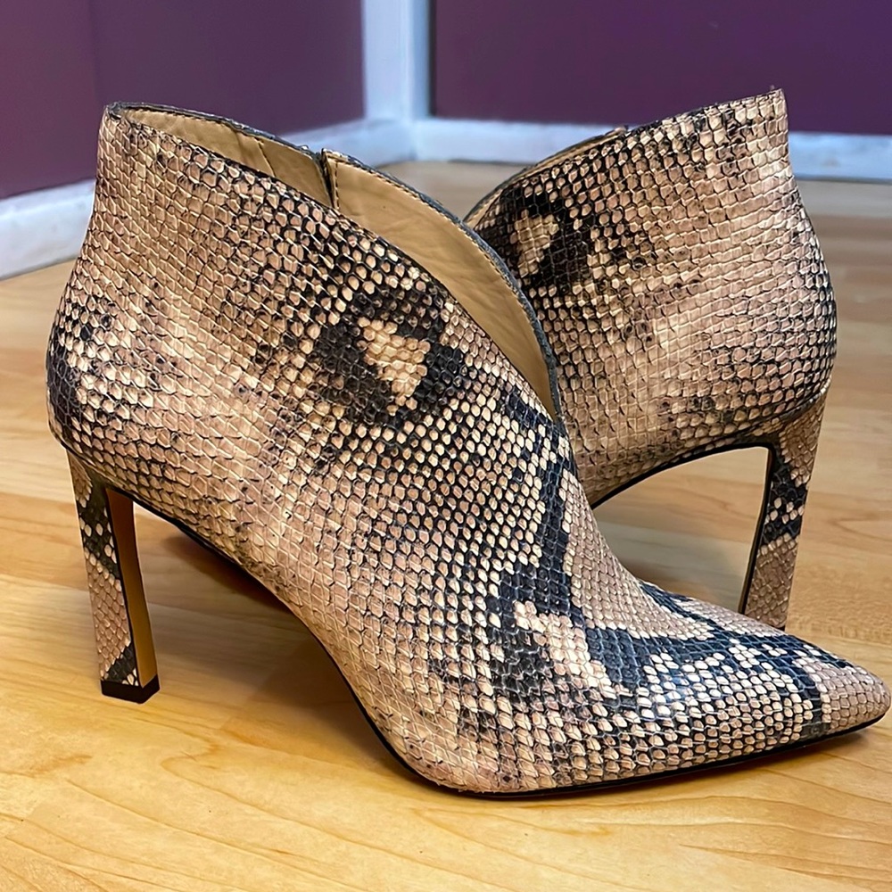 Vince Camuto Sestrind